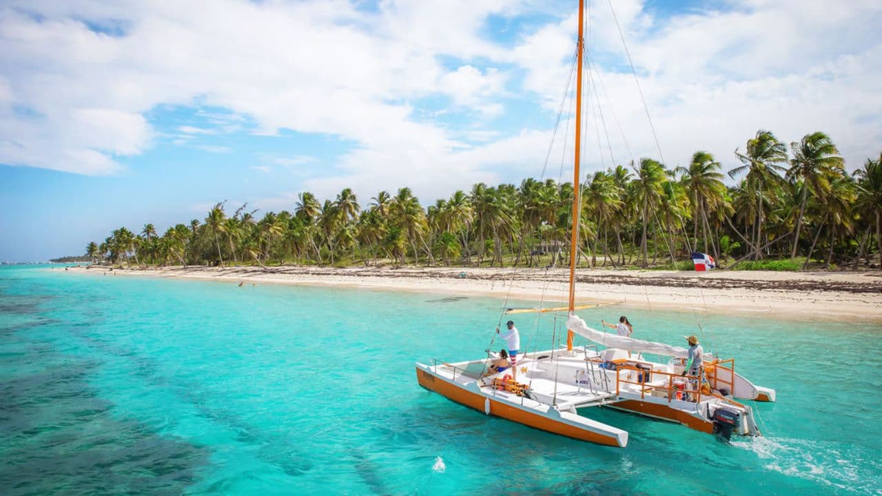 Punta Cana: Katamaran-Tour zur Insel Saona All Inclusive — Guided tour and outdoor activity