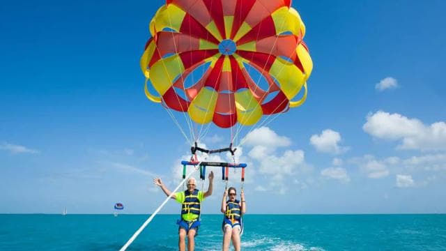 Punta Cana: Parasailing-Abenteuer mit Abholung vom Hotel — Guided tour and outdoor activity