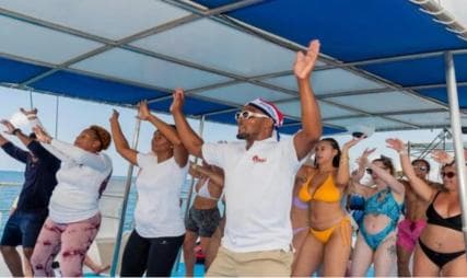 Bayahibe: Saona Island Catamaran Tour with Lunch & Drinks — Guided tour and outdoor activity